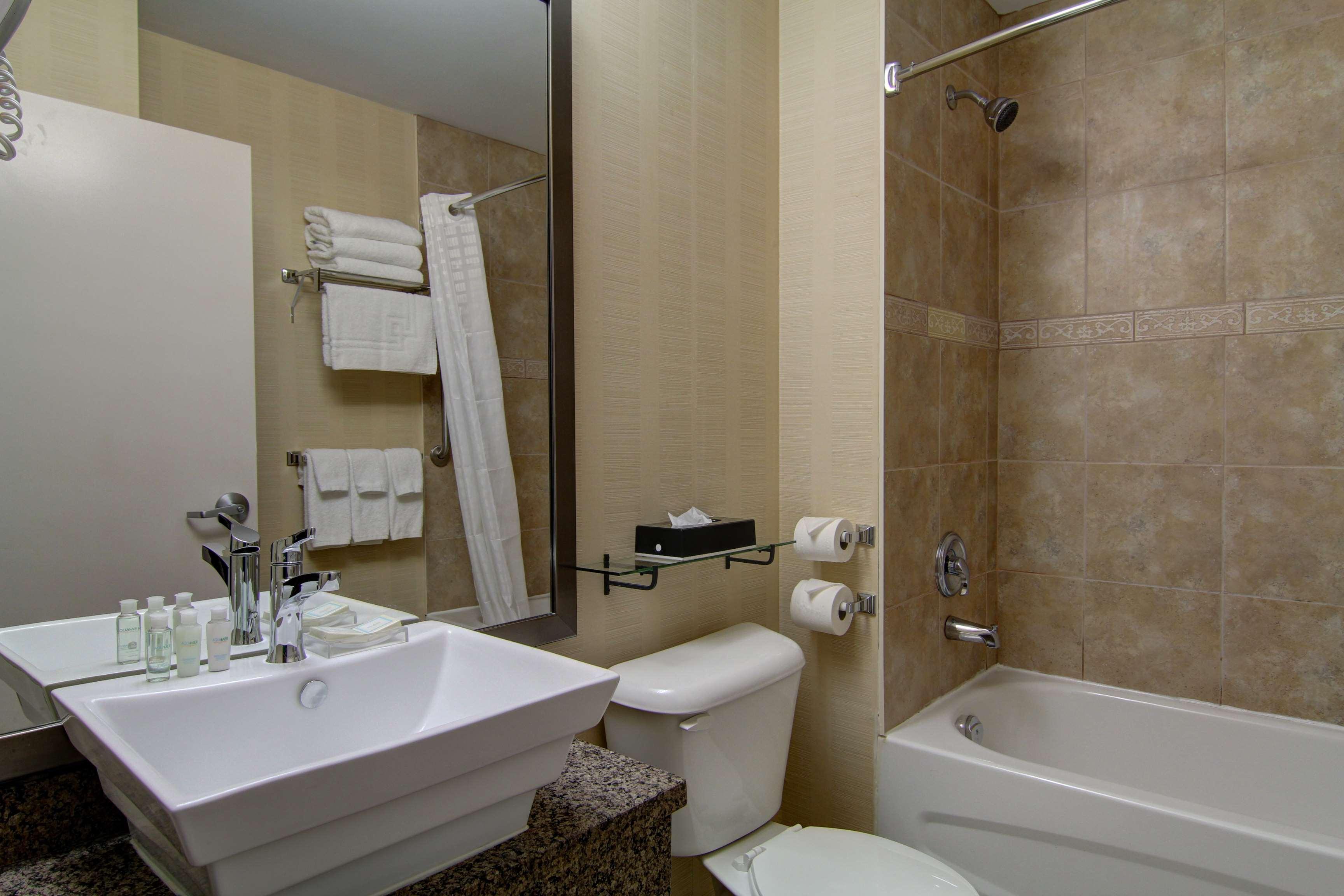 Best Western Plus Bowmanville Esterno foto