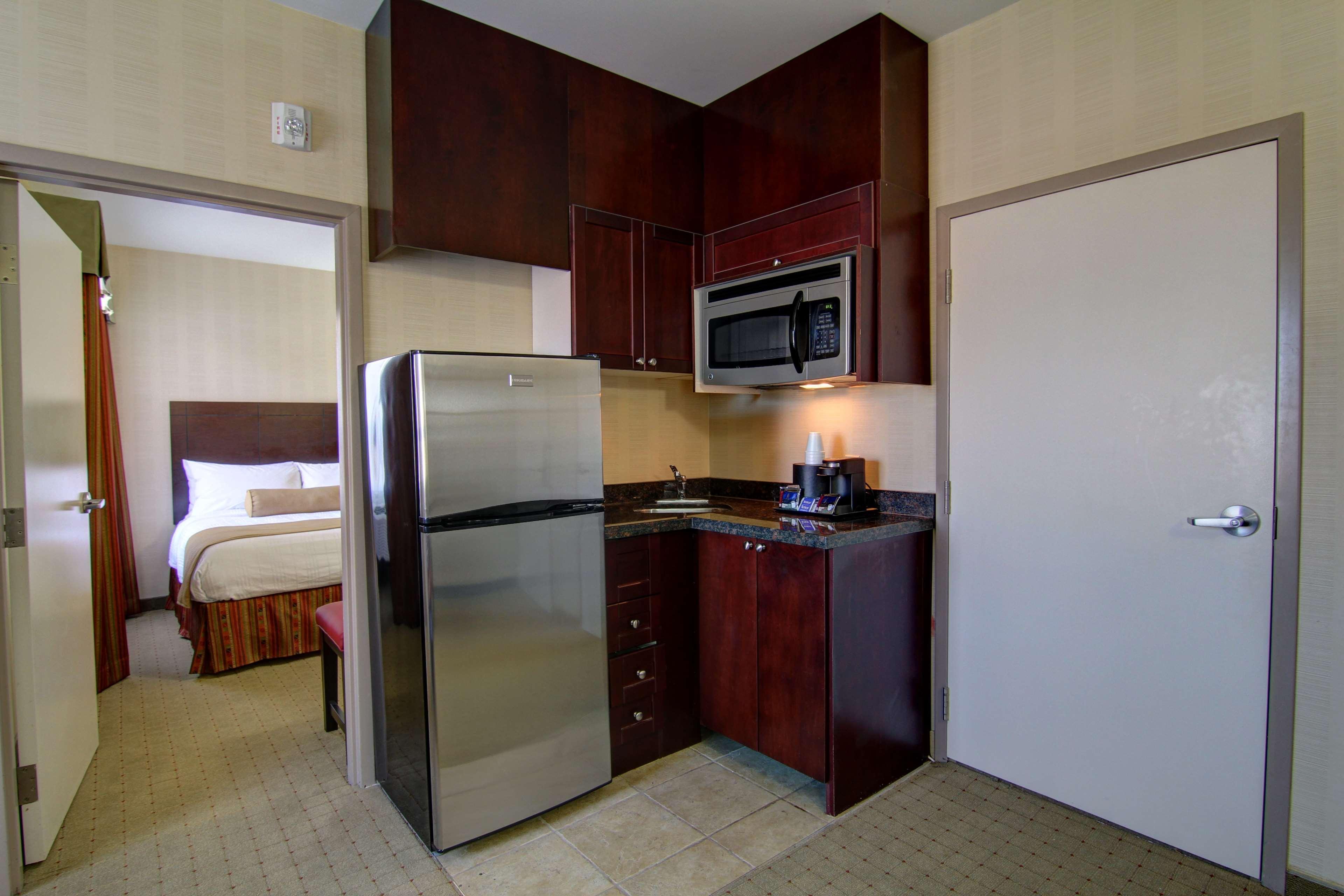 Best Western Plus Bowmanville Esterno foto
