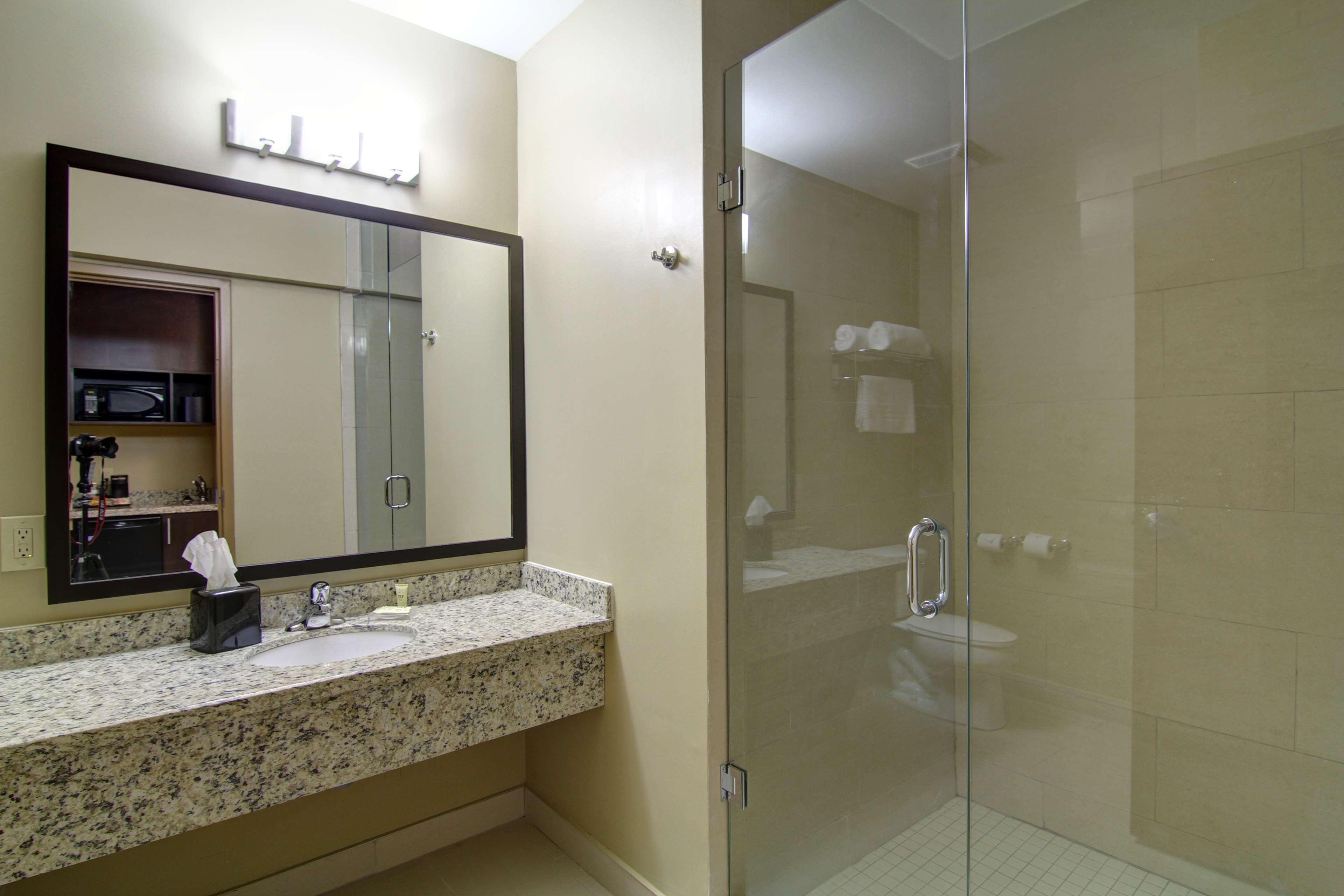 Best Western Plus Bowmanville Esterno foto
