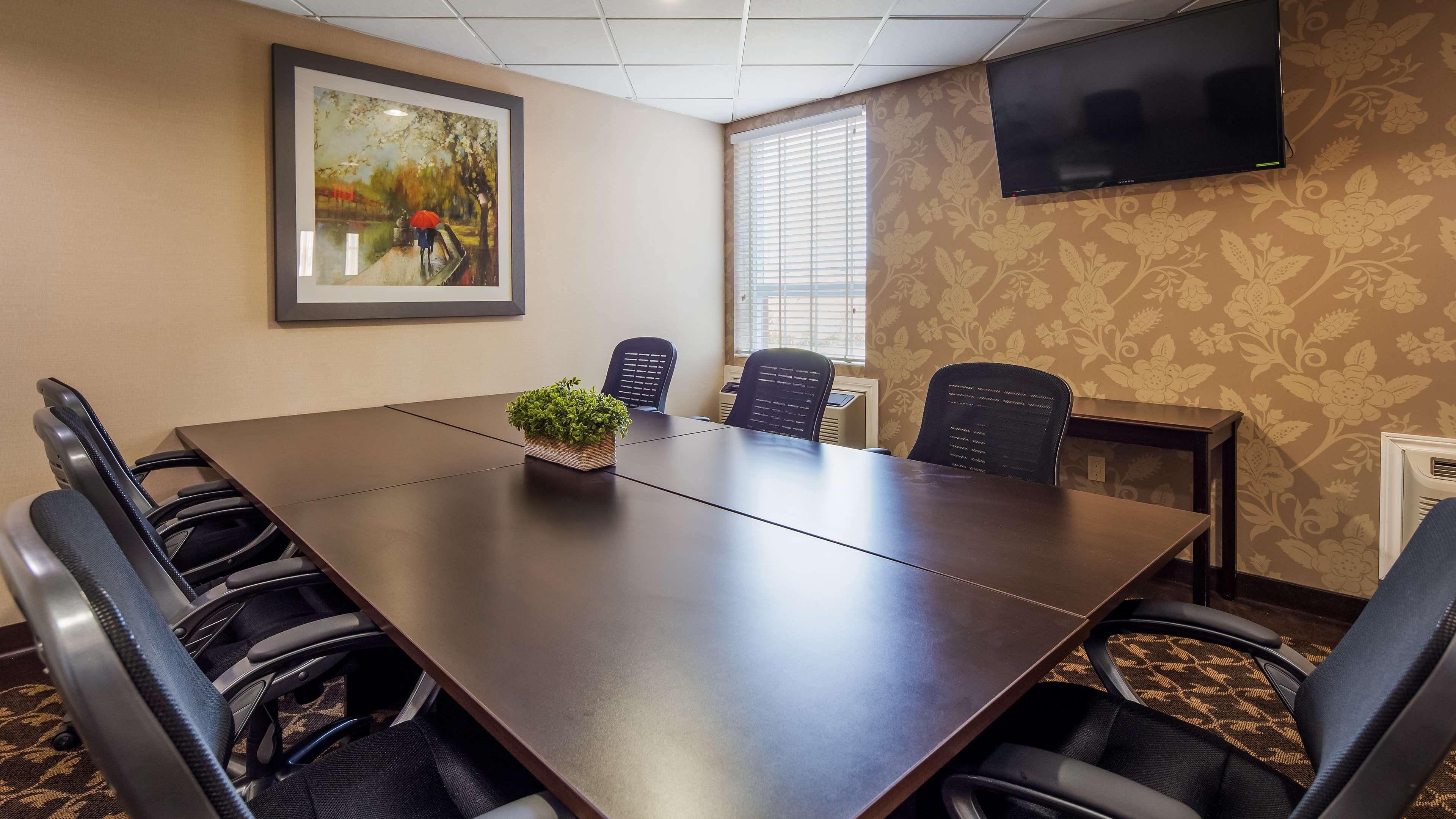 Best Western Plus Bowmanville Esterno foto