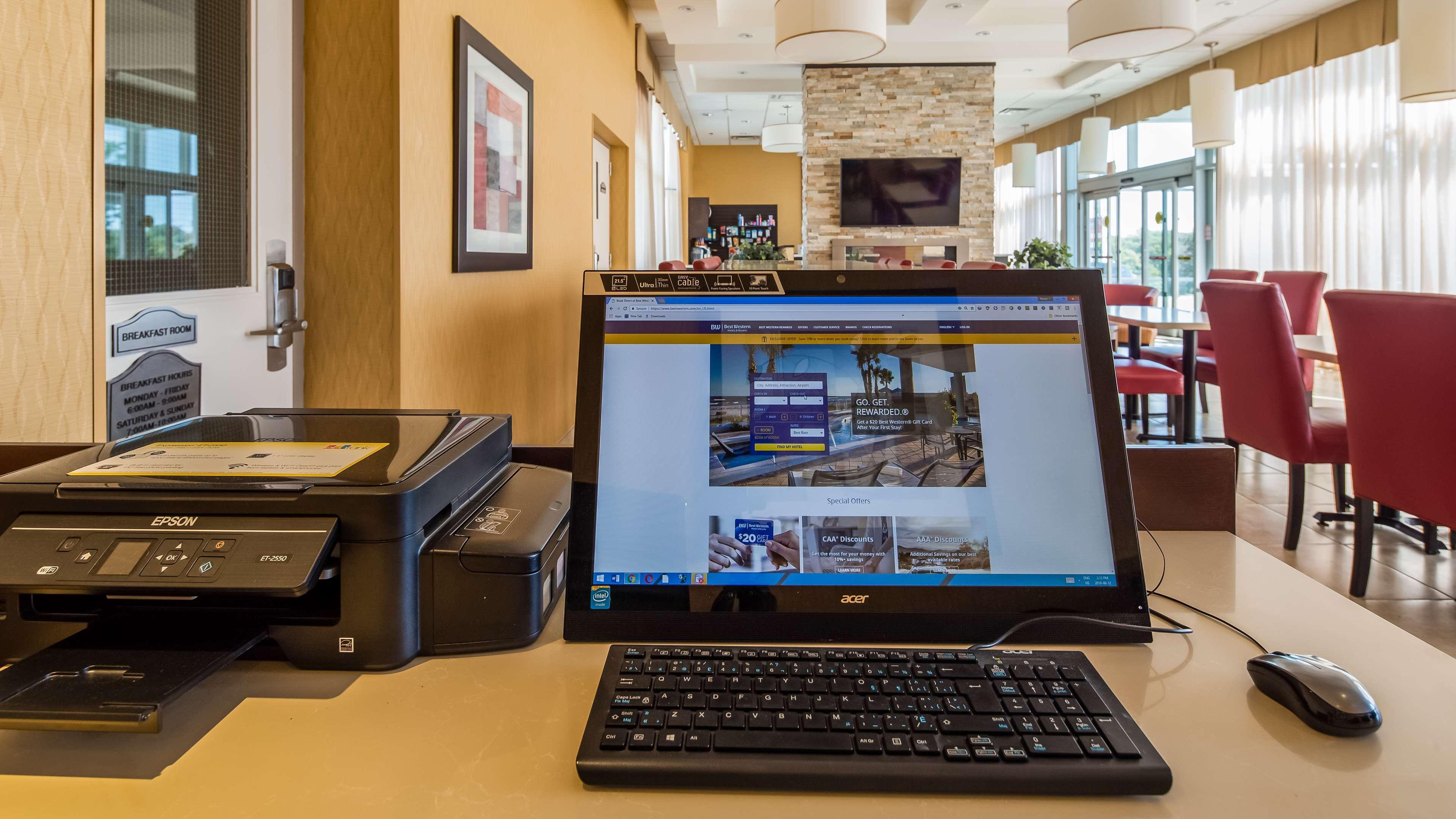 Best Western Plus Bowmanville Esterno foto