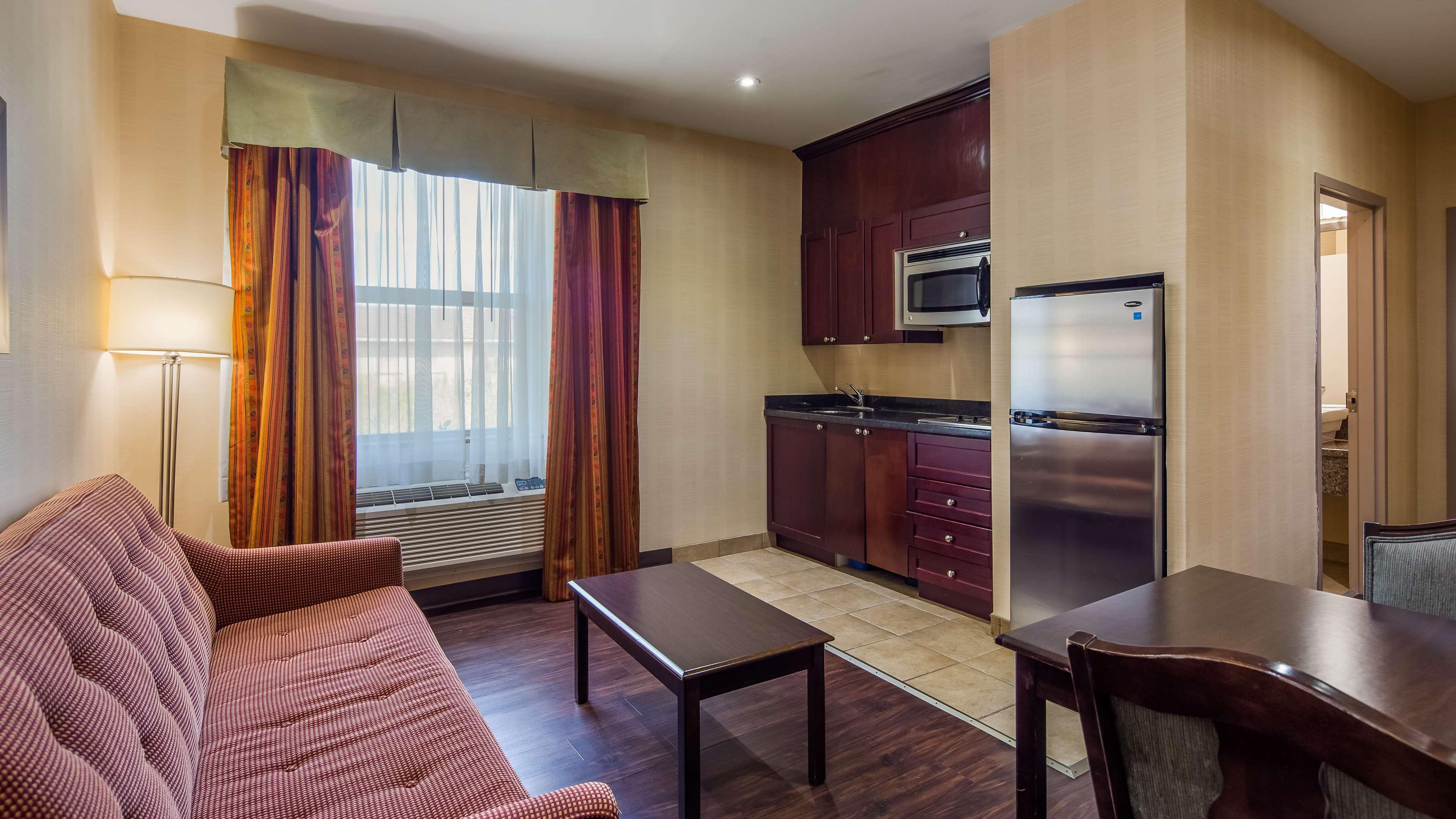 Best Western Plus Bowmanville Esterno foto