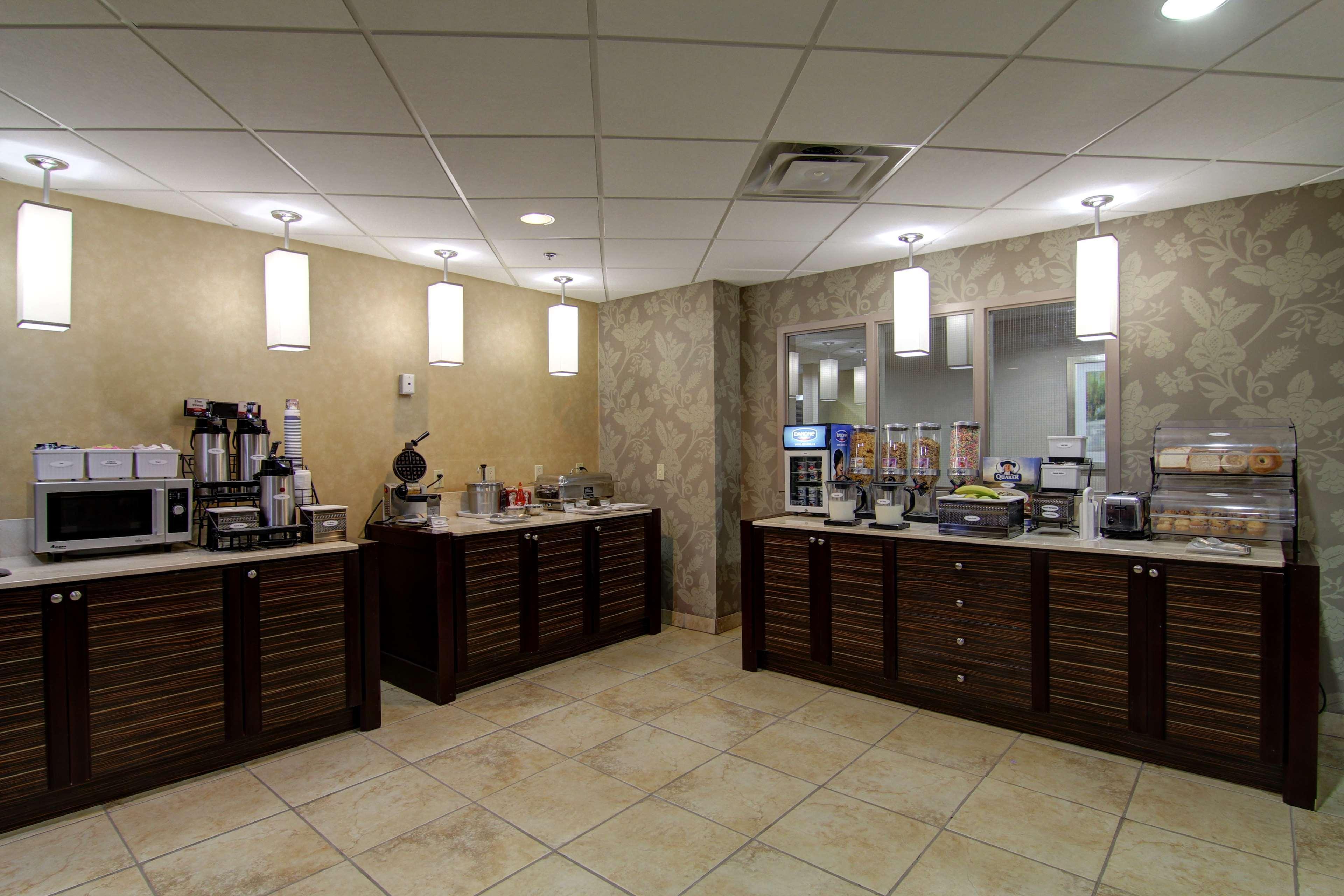 Best Western Plus Bowmanville Esterno foto