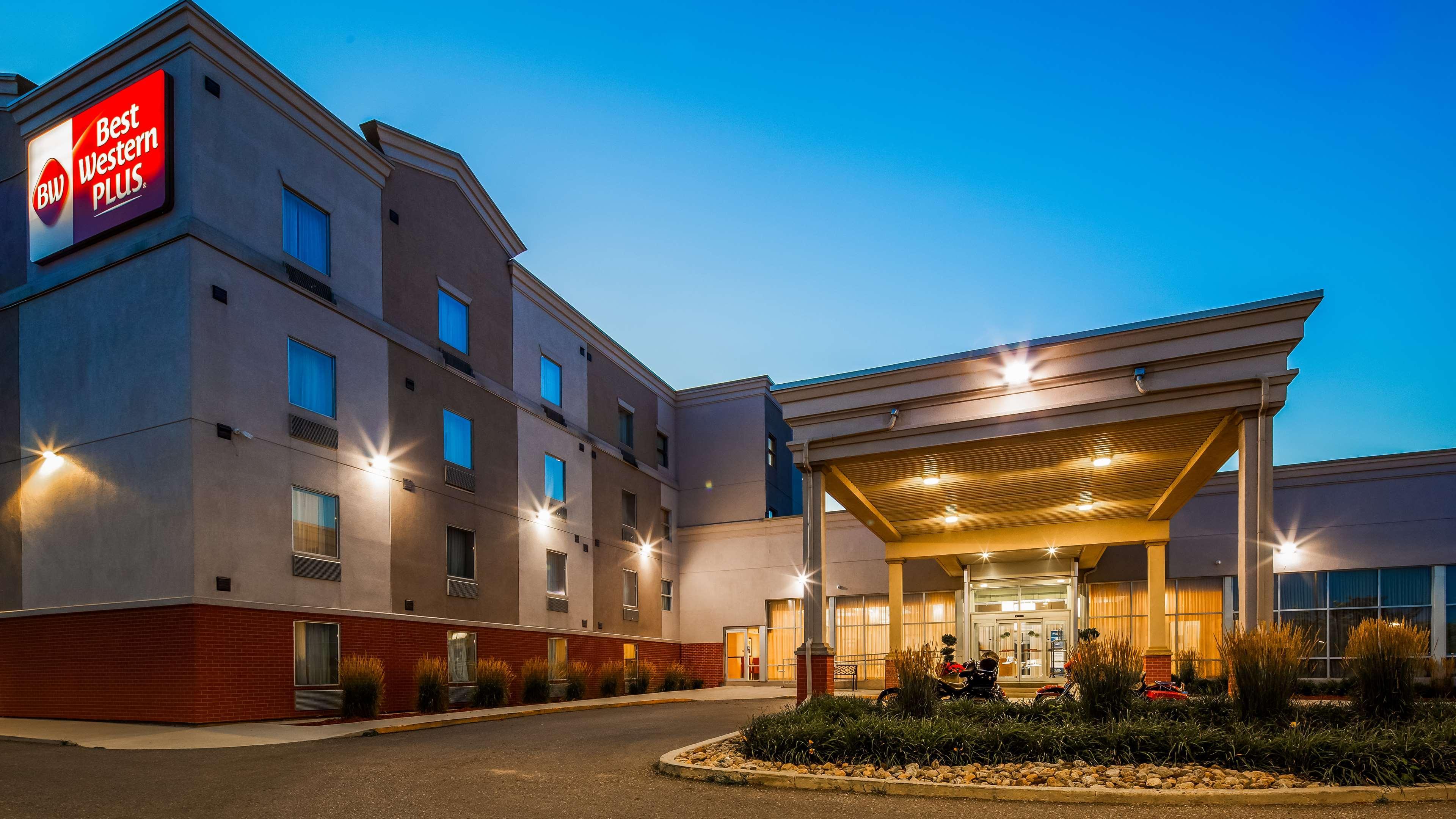 Best Western Plus Bowmanville Esterno foto