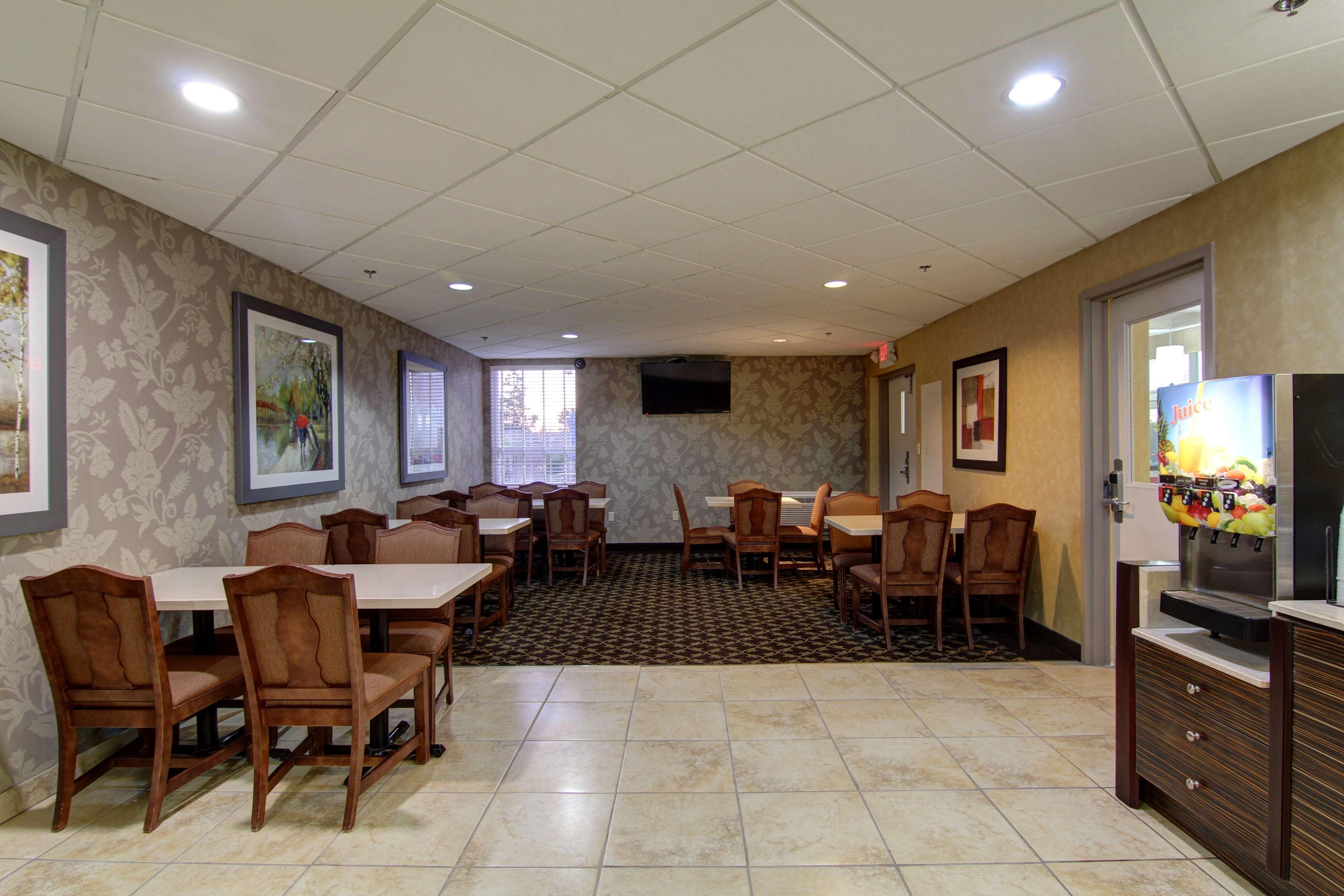 Best Western Plus Bowmanville Esterno foto