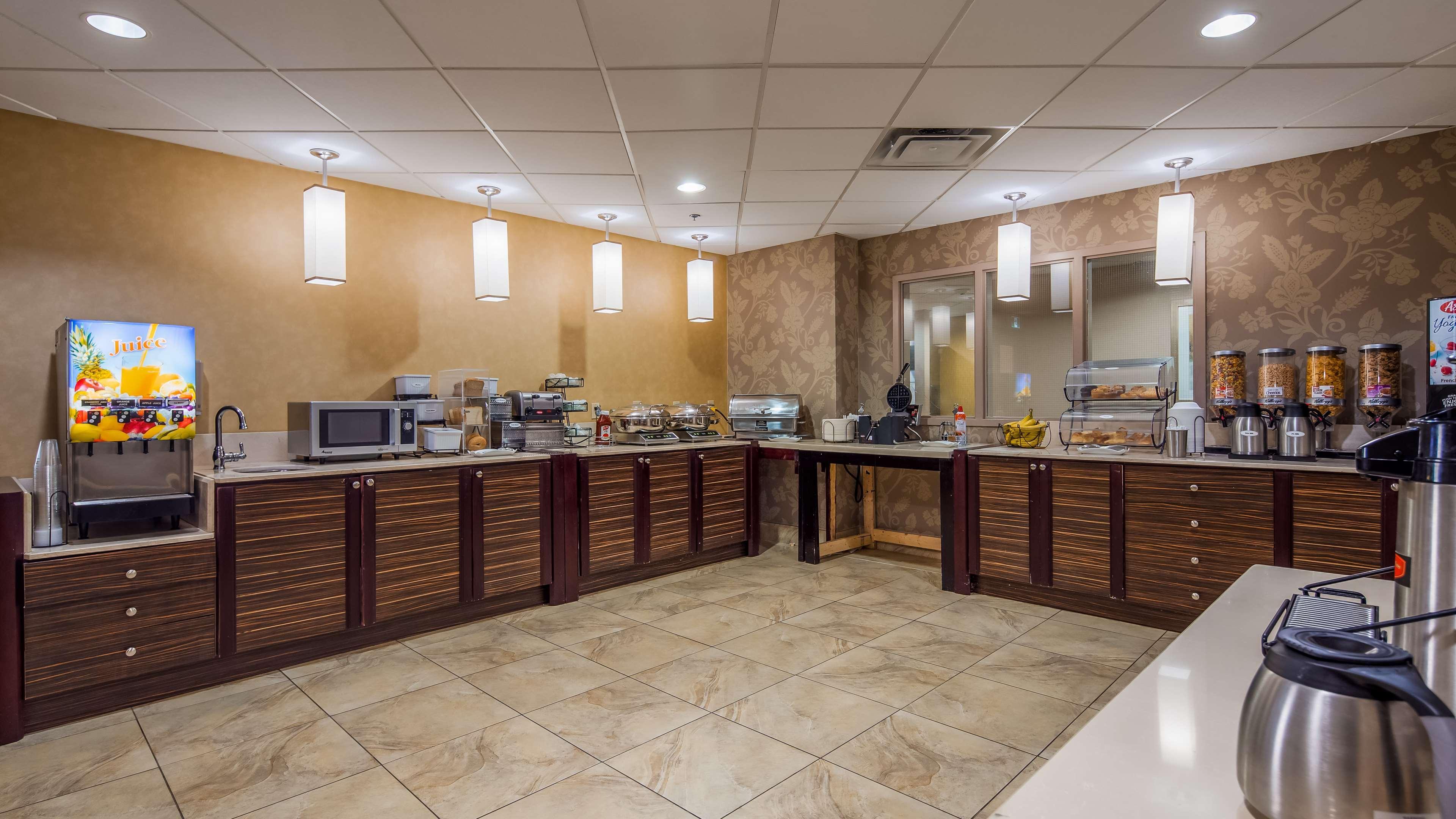 Best Western Plus Bowmanville Esterno foto