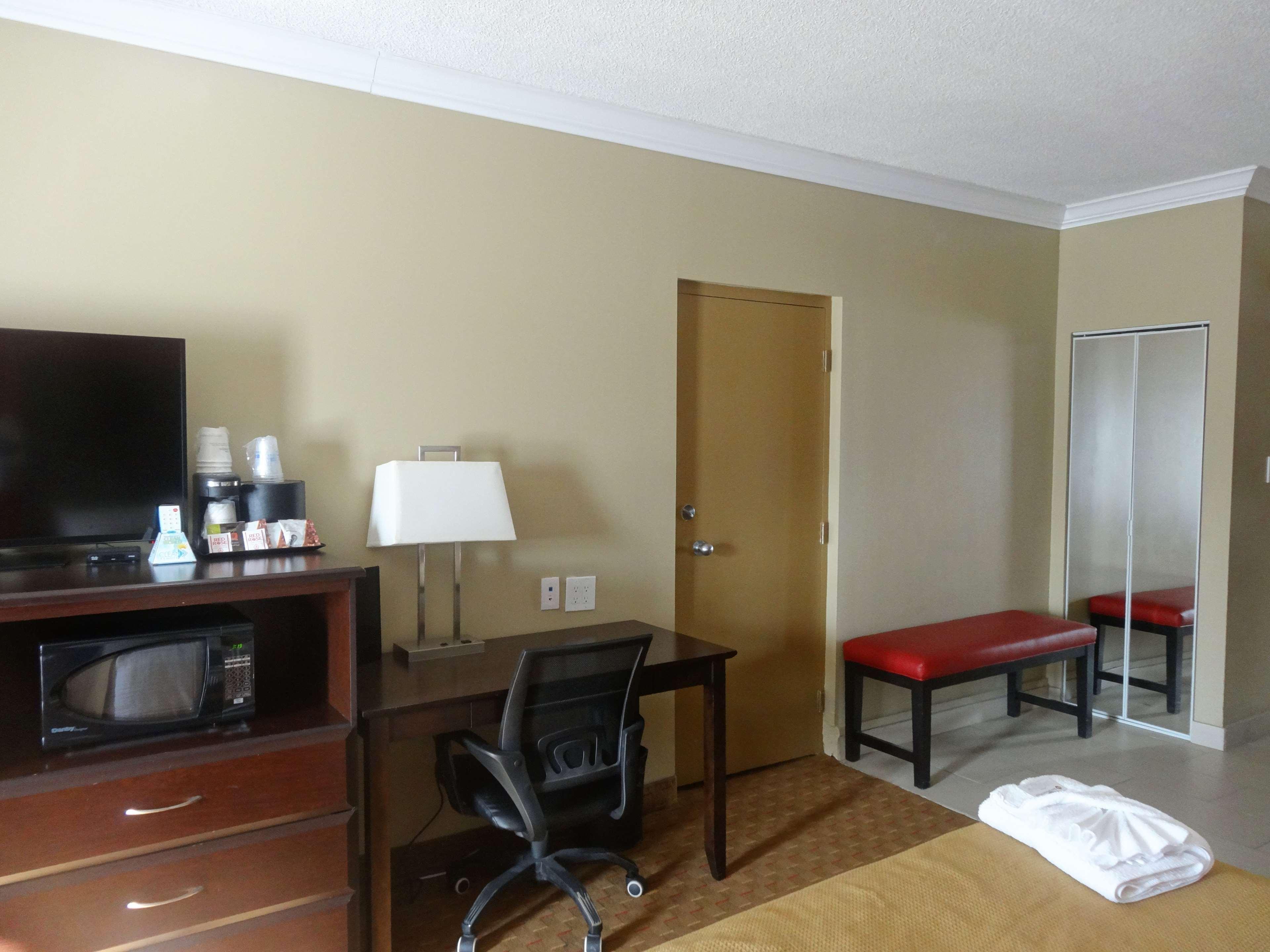 Best Western Plus Bowmanville Esterno foto