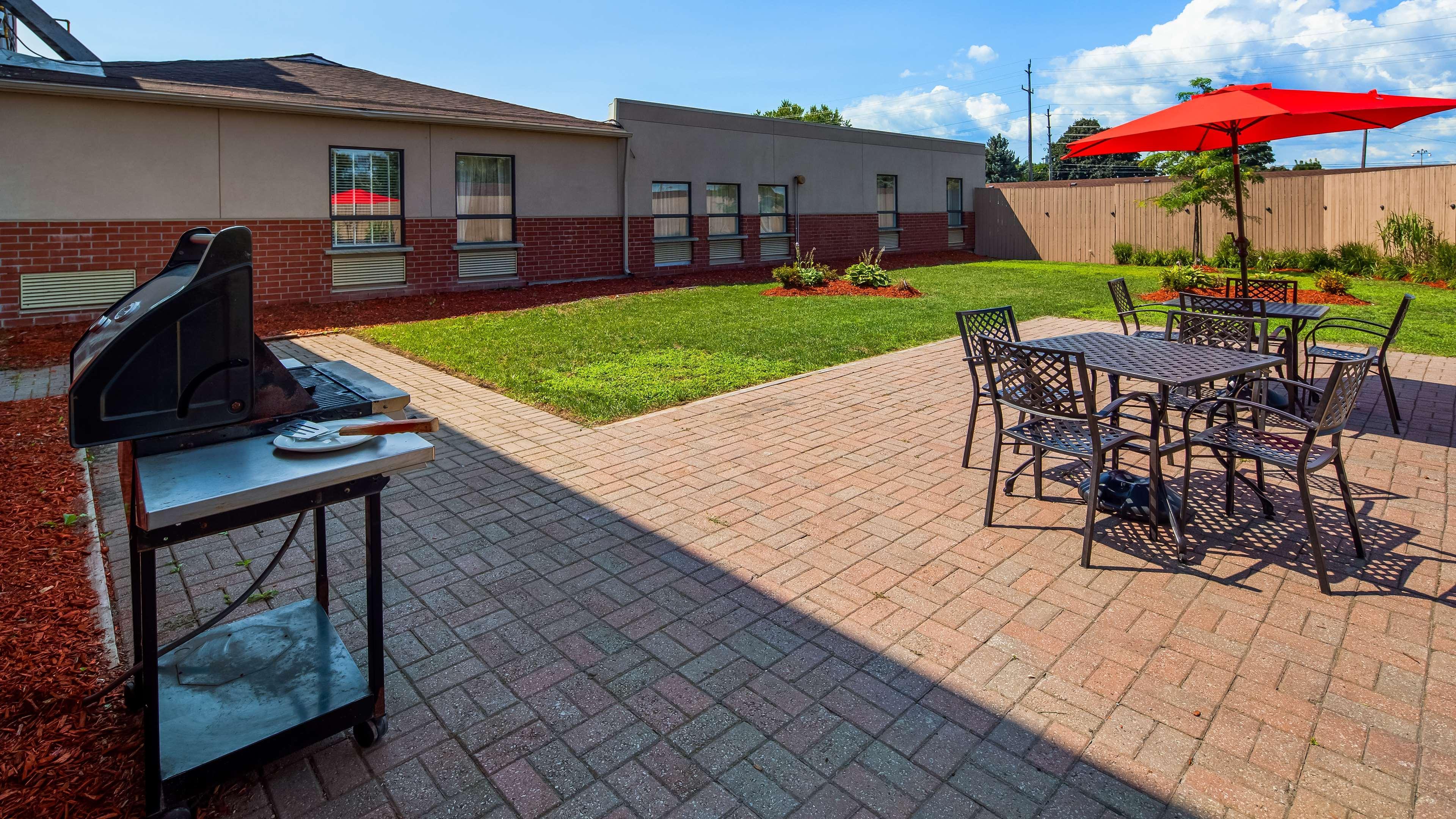 Best Western Plus Bowmanville Esterno foto