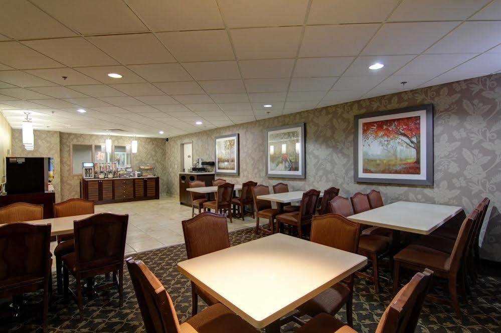 Best Western Plus Bowmanville Esterno foto